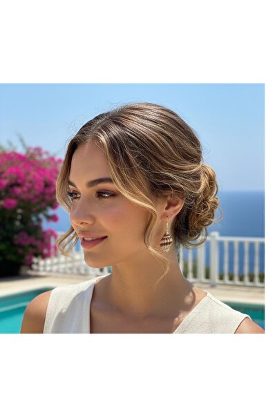 GENERAL Elegant dangling earrings made of high-quality natural shells, handcr...