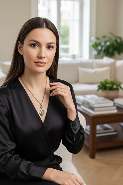 FAYRA ACCESSORIES قلادة يد فاطمة مع حجر الزركون