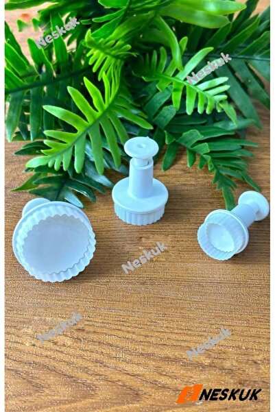 Neskuk 3 قطع من القاطع الدائري ذو الحواف المسننة / قالب البسكويت / قالب الفوندان