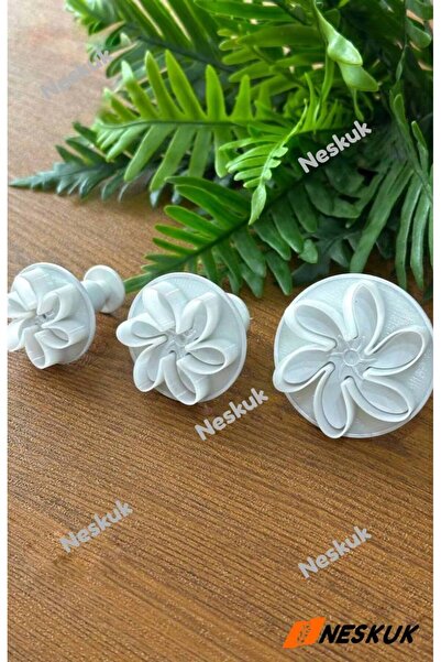 Neskuk 3 قطع من قاطعة الزهور / قالب البسكويت / قالب الفوندان