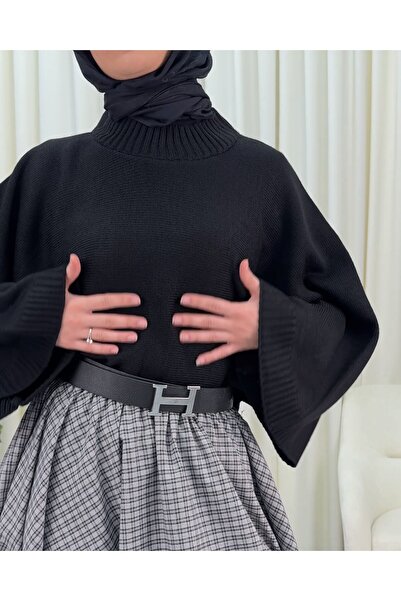 Modamorfo Half Turtleneck Crop Knit Sweater -Black