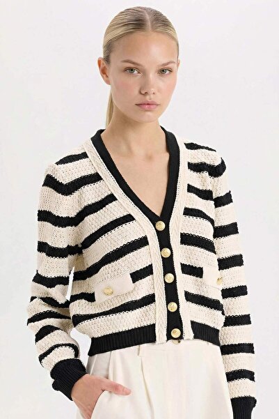 DeFacto Gestreifte Strickjacke mit Knöpfen und V-Ausschnitt in regulärer Pass...