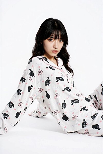 Ecrou طقم بيجامة نسائي من Ecru Cat Reported حياكة مضلعة Texture Seoul بأكمام ...