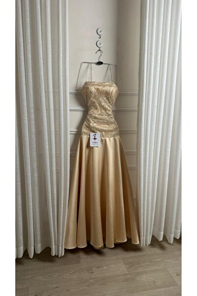 Onila فستان بيج مطرز وناعم