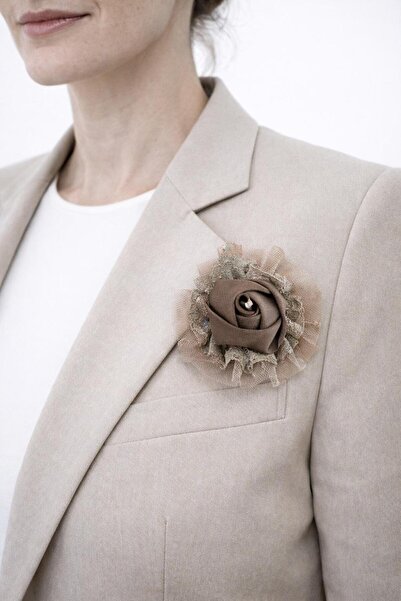 Gönülden Tasarım 8x8 Cm Tomurcuk Gül Broş Yaka Aksesuarı KAHVERENGİ