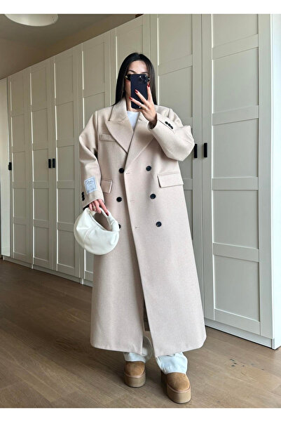 My Blog Palton lung cu model picior de gală bej - cu dungi din piele și curea...