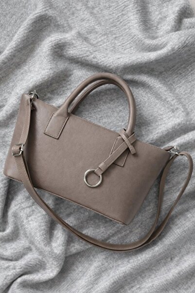 bahwar حقيبة يد وكتف كلاسيكية للنساء – تفاصيل حلقاتية – حقيبة يومية أنيقة