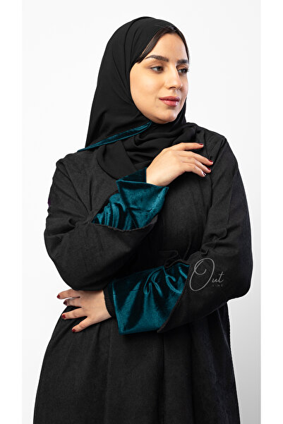 outline عباية شتوية سوداء مغلقة بأكمام مخملية