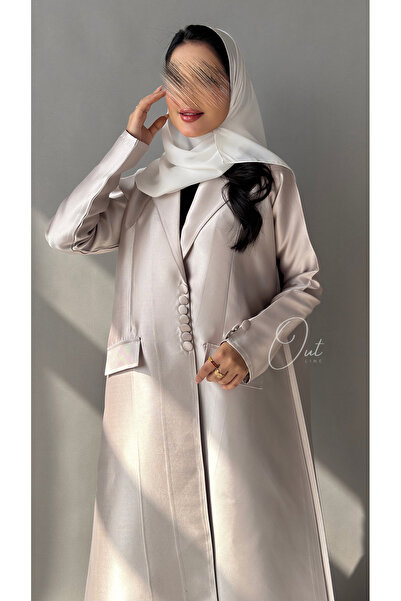 outline عباية كلوش فخمة باللون الكريمي