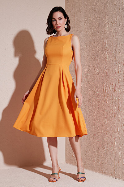 Lela Crew Neck Regular Fit Pocket Pleated Midi Dress Dress 6051963