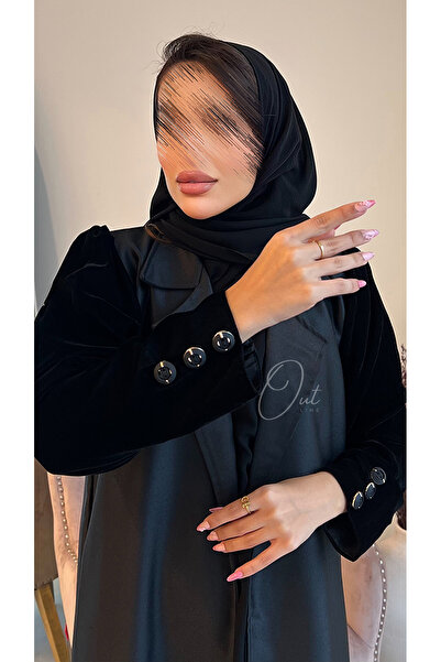 outline عباية سوداء فخمة بأكمام مخملية