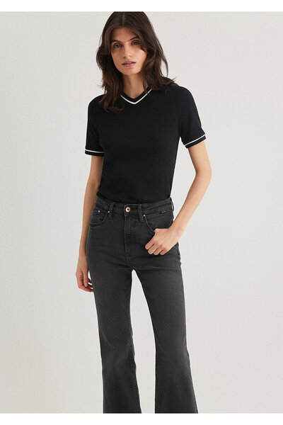 Mavi Черен тениска с V-образно деколте и ивици, тясна кройка / Slim Cut 16129...