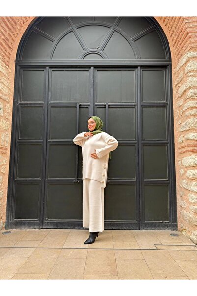 GK Gold Button Detailed Knitwear Set