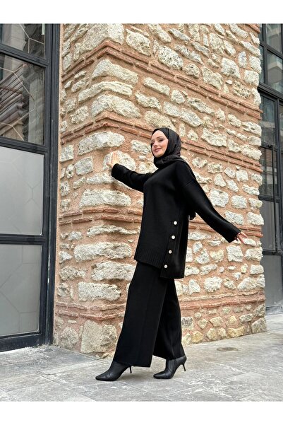 GK Gold Button Detailed Knitwear Set