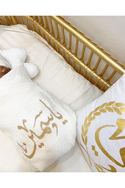 FLONA A baby bedding set embroidered with a name. The name will be chosen after you confirm the order; we will contact you.