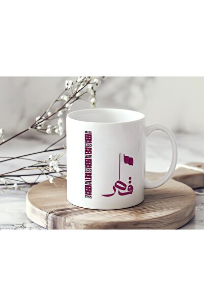 Beramussa أيقونات قطر ورموزها الوطنية، كوب بتصميم جرافيكي بسيط باللون العنابي