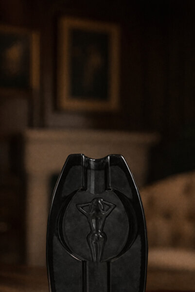 VANTINA HOME Füme Cam Puro Küllüğü – Kadın Figürlü El Yapımı Tasarım Küllük