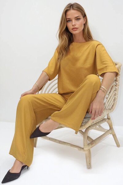 Trend Alaçatı Stili Women's Mustard Crew Neck T-Shirt and Pants Set Vs00361