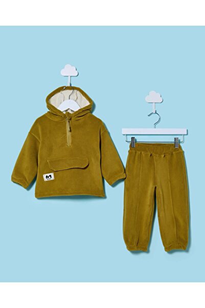 REDTAG طقم رياضي للأطفال الرضع من قطعتين، يتضمن سترة خضراء بغطاء رأس .