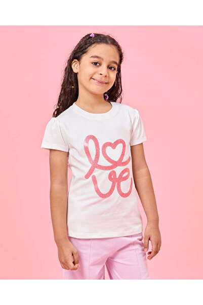 REDTAG تيشيرت بناتي مزين بتطريزات على شكل حب باللون العاجي