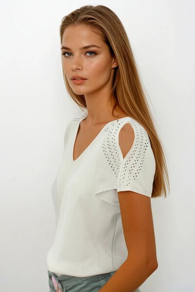 Trend Alaçatı Stili Kadın Taş Ajurlu Kolları Yırtmaç Detaylı Triko Bluz Vs00264