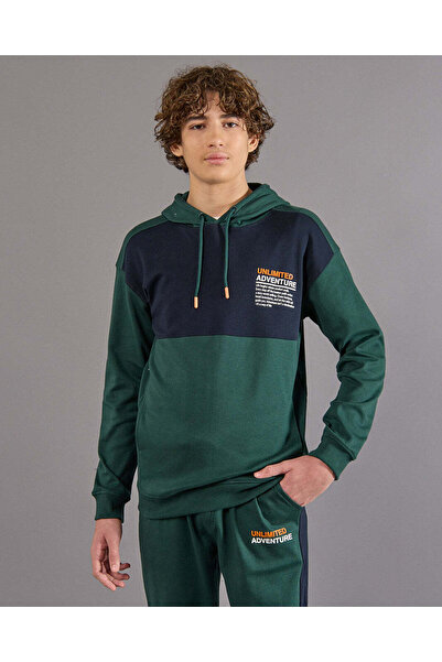 REDTAG سويت شيرت مطبوع باللون الأخضر للأولاد الكبار