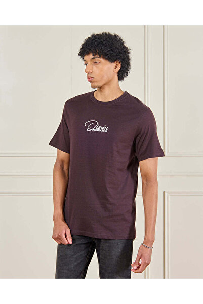 REDTAG تي شيرت رجالي مطبوع باللون العنابي