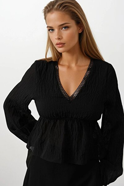 Trend Alaçatı Stili Γυναικεία μαύρη φούστα με λαιμόκοψη V με βολάν μπλούζα VS00575