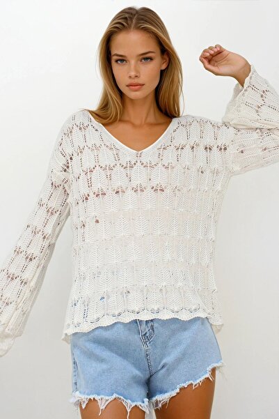 Trend Alaçatı Stili Women's Cream V-Neck Openwork Blouse Vs00251