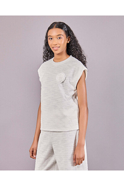 REDTAG بلوزة بيضاء وفضية من التويد للبنات في المرحلة الثانوية