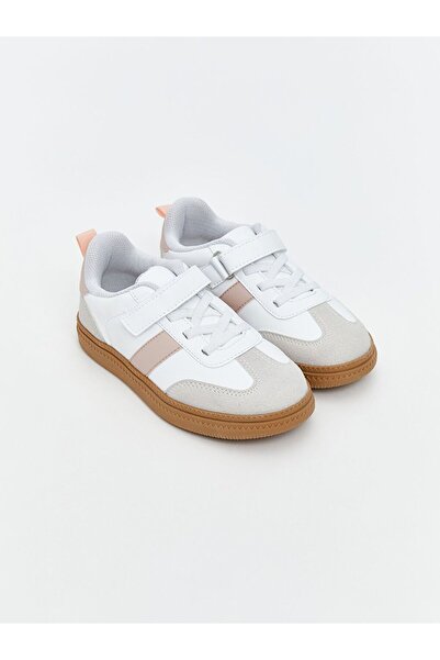 LC Waikiki حذاء رياضي للفتيات الصغيرات مع أربطة وشريط فيلكرو