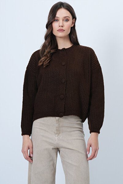 Trend Alaçatı Stili Women's Brown Buttoned Crew Neck F Corded Fabric Knitwear Cardigan Vs01465