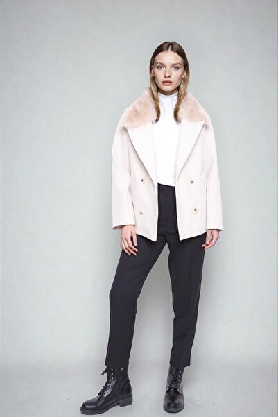 Vitrin Короткий кашеміровий пальто з хутряним коміром і ґудзиками