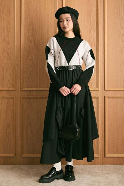 Ceylan Otantik Σετ πλεκτό πουλόβερ με μαύρο σχέδιο μπακλαβά & μαύρη φούστα μποέμ από πολυβισκόνη