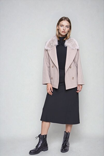 Vitrin Короткий кашеміровий пальто з хутряним коміром і ґудзиками