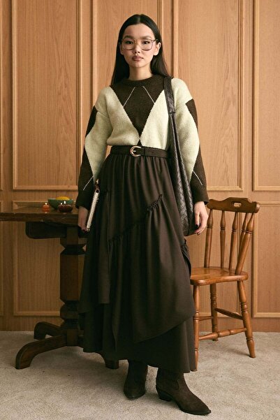 Ceylan Otantik Σετ πλεκτό πουλόβερ με μοτίβο βασιλικού κίτρινου βασιλικού και φούστα μποέμικης πολυβισκόνης σε καφέ χρώμα