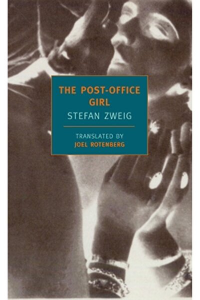 New York Review Of Books Fata de la poștă