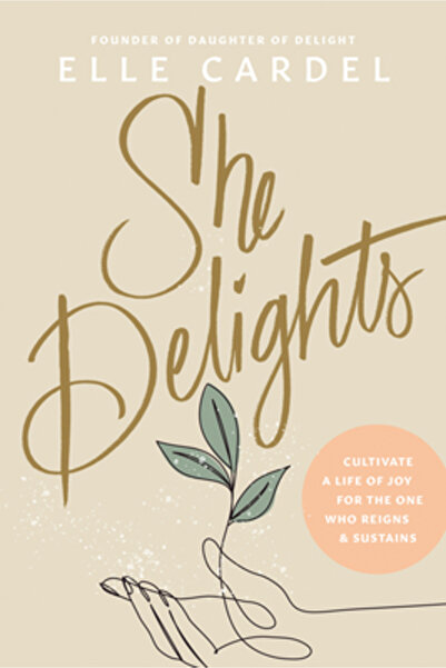 Tyndale Momentum She Delights: Cultivate a Life of Joy for the One Who Reigns...