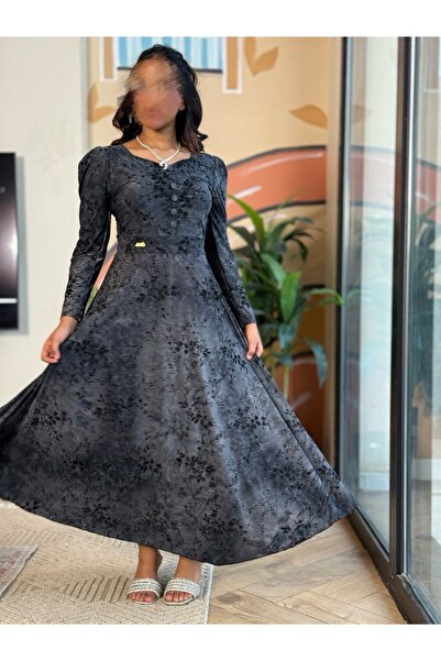 Generic An elegant evening dress in dark gray.