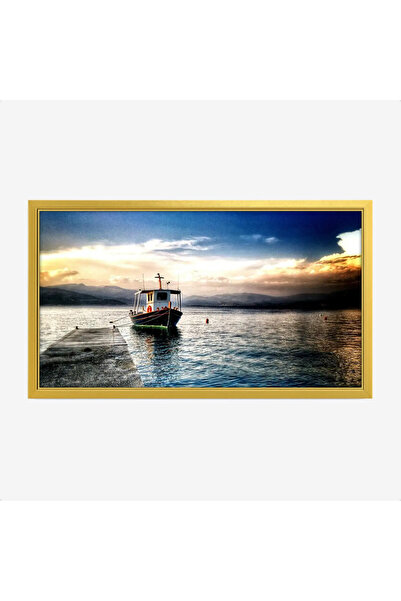 Tajridhome لوحة بحر تعكس جمال الغروب بألوان دافئة وزرقة السماء، مع قارب هادئ ...