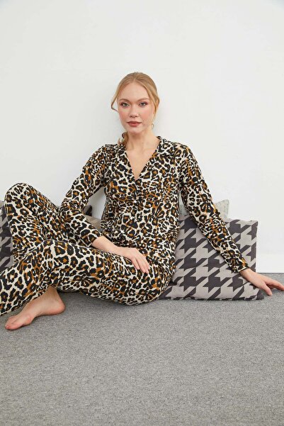 Fulla Moda Σετ πιτζάμες με κουμπιά με λαιμόκοψη με σχέδιο λεοπάρ