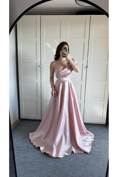 AYŞENUR DİNÇER Ophelia Saten Düşük Kol Pudra Pembe Abiye