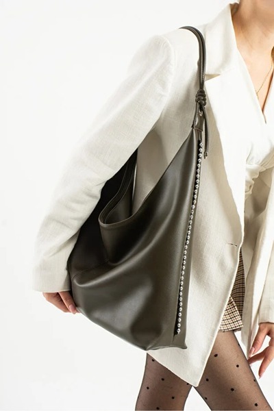 ALTUNORDU AVM حقيبة نسائية تروك بتفاصيل راجين، حقيبة كتف مسطحة باللون الكاكي