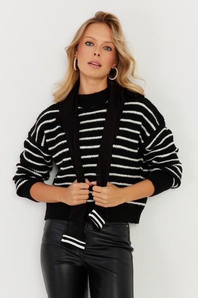 Be Best Women's Black Striped Short Sweater Be303