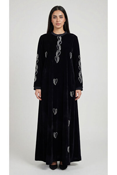 Rokon Dana Velvet jalabiya embroidered in the shape of a heart