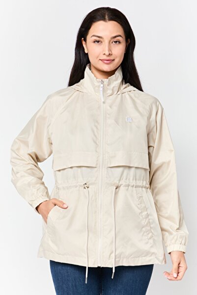 Calvin Klein جاكيت جينز نسائي بأكمام طويلة وشعار ماركة جينز، لون بيج فاتح