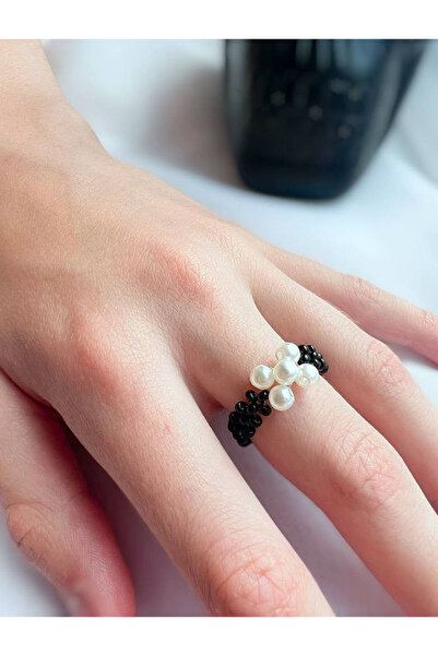 Shiklik Minimalist Ring Set with Pearls and Black Beads