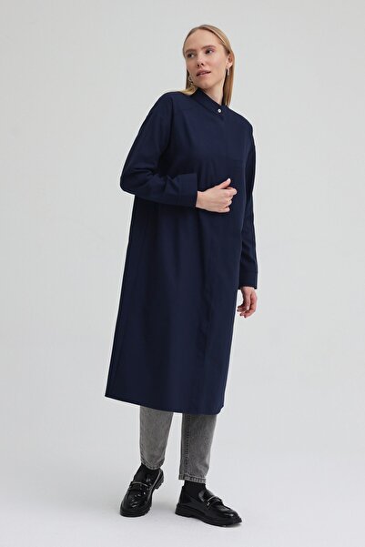 QANU قميص بجيب واحد باللون الأزرق الداكن