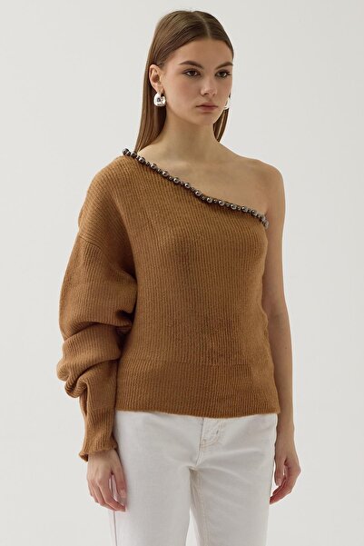 Lijuri One-Sleeve Knitwear Sweater with Pearl Detail and Boat Neck 1390