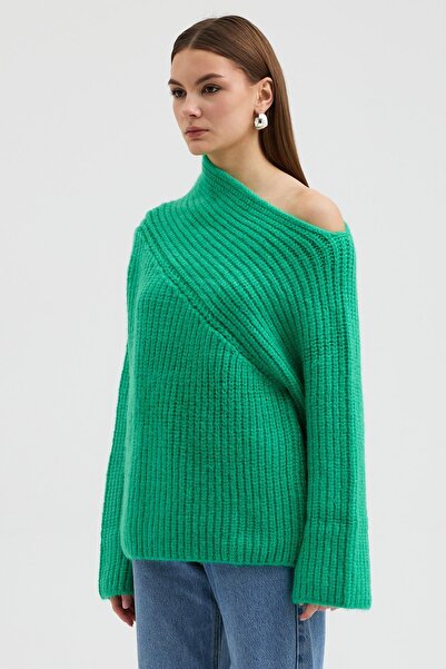 Lijuri Off-Shoulder Knitted Sweater 1392